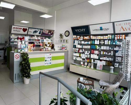 Ogranak Galena Centar, Kragujevac — apoteka sa laboratorijom za izradu magistralnih lekova